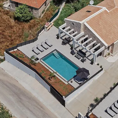 Mouzaki's Stone Villa Volímai